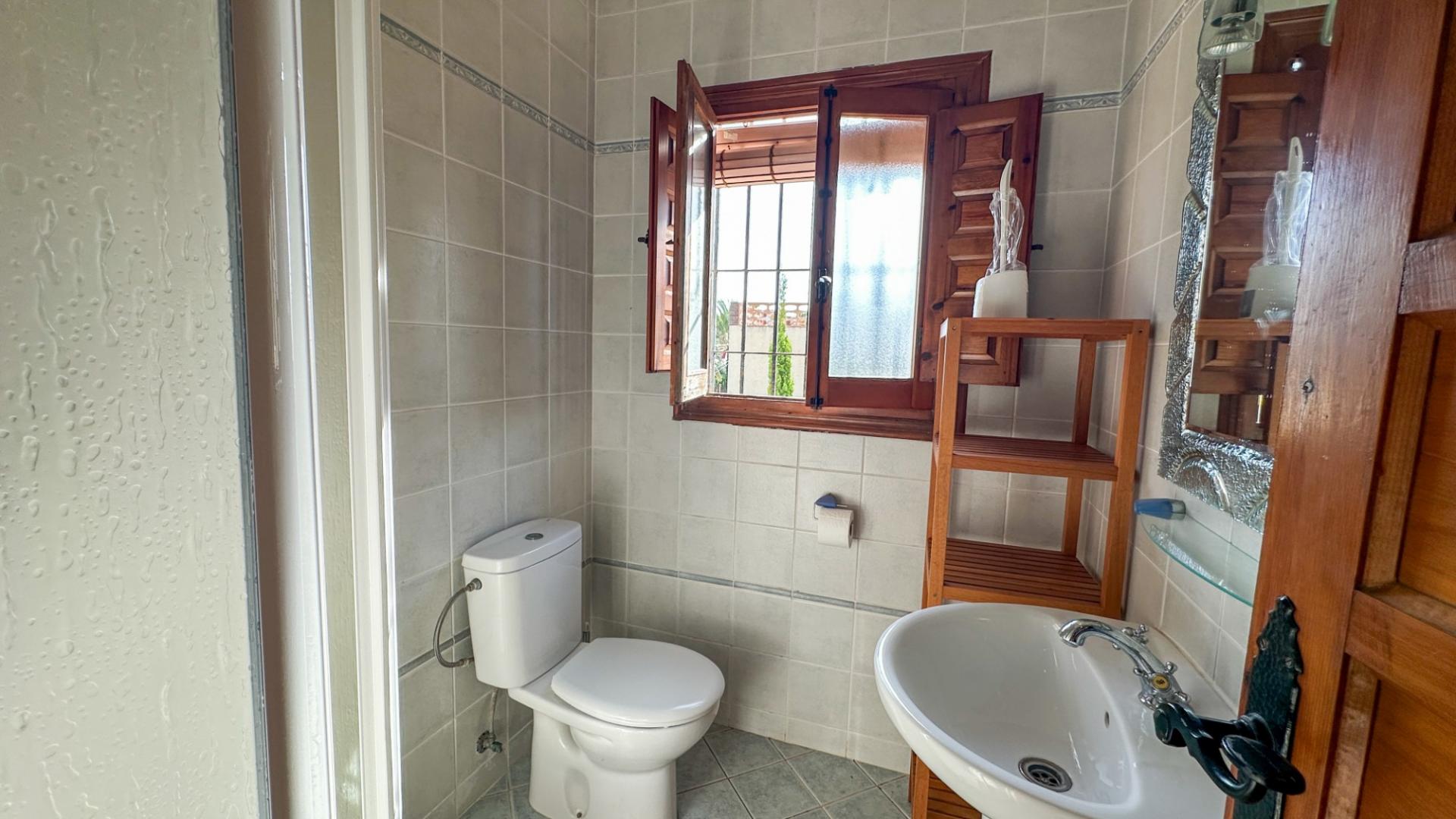 4-Bedroom Villa in Costa Blanca, Cabo Roig - Image 33