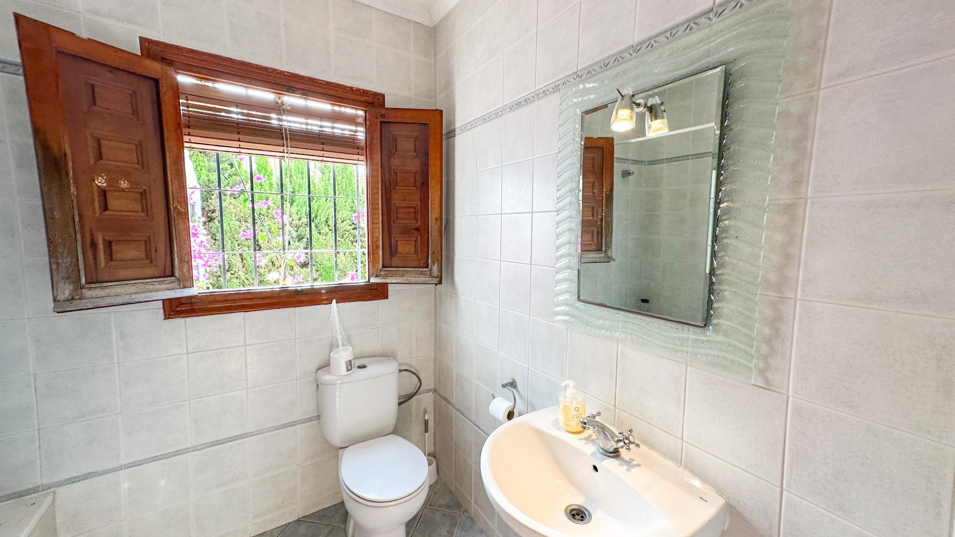 4-Bedroom Villa in Costa Blanca, Cabo Roig - Image 34
