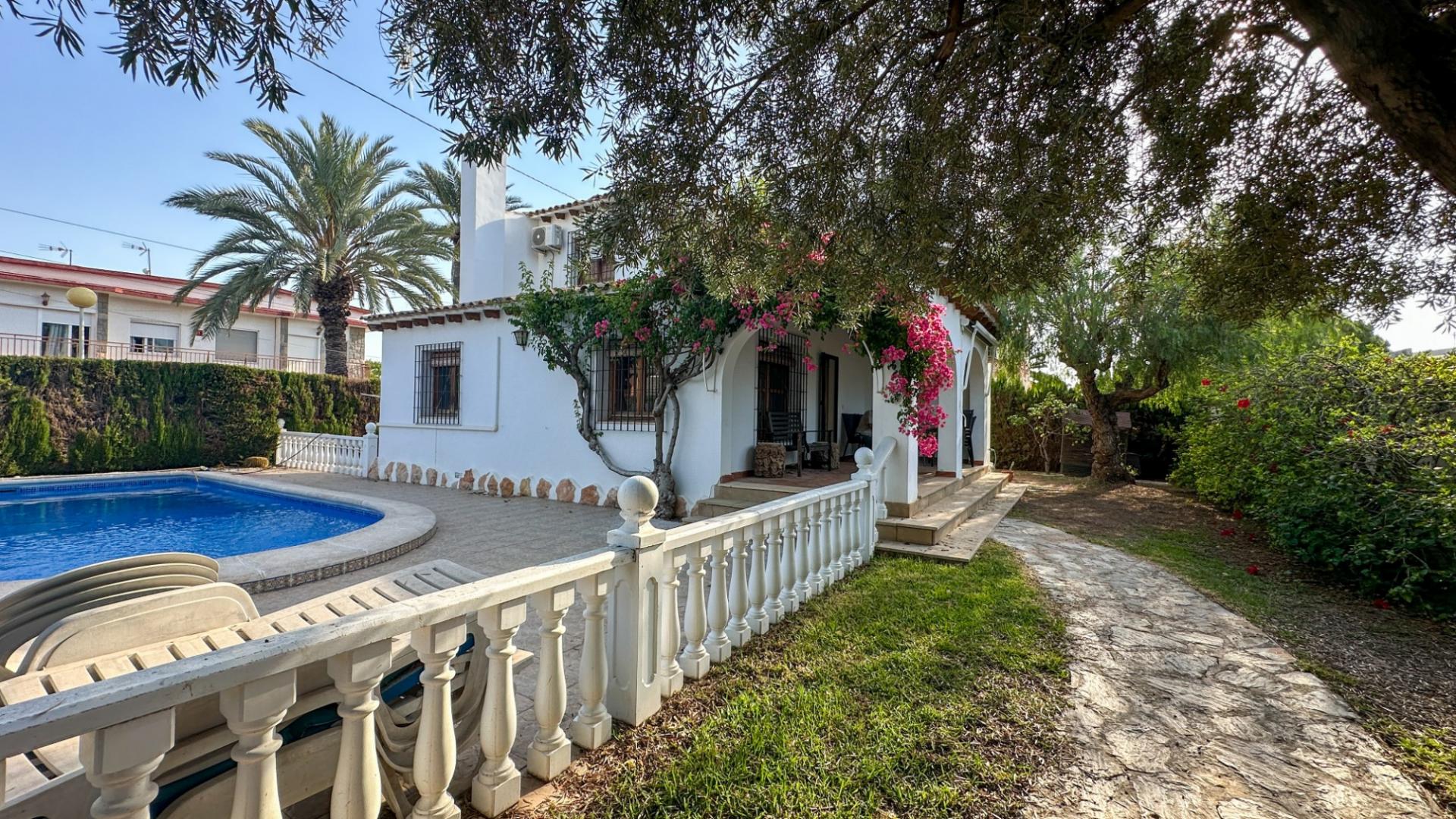 4-Bedroom Villa in Costa Blanca, Cabo Roig - Image 44