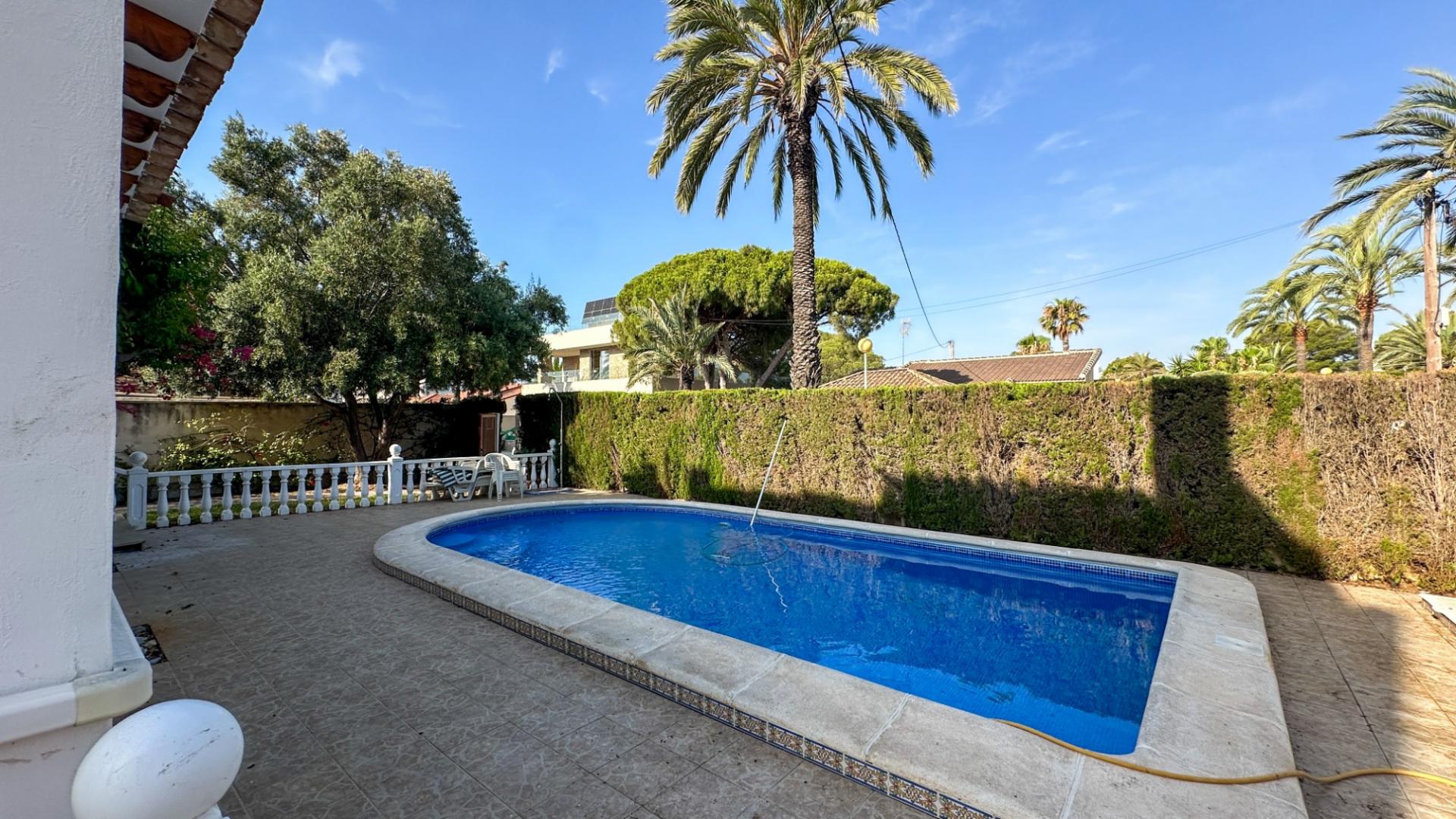 4-Bedroom Villa in Costa Blanca, Cabo Roig - Image 45