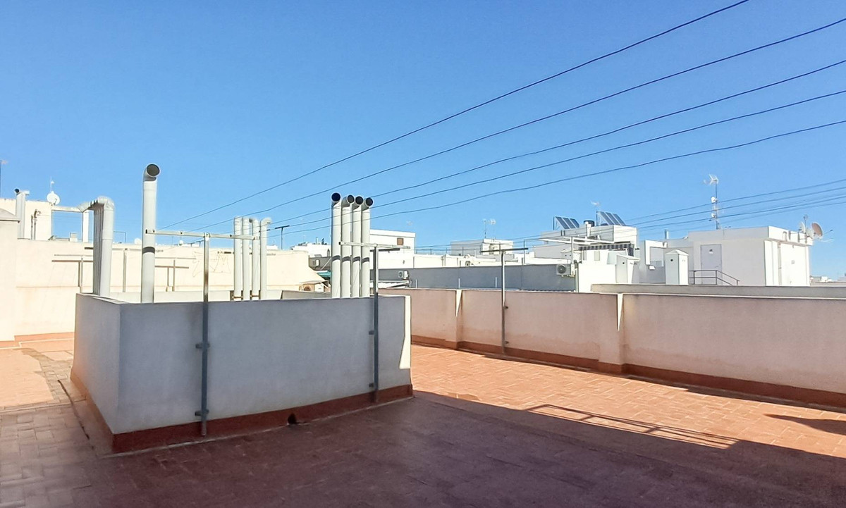 2-Bedroom Middle Floor Apartment in Playa Del Cura, Torre... - Image 18