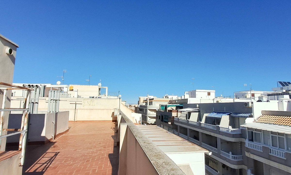 2-Bedroom Middle Floor Apartment in Playa Del Cura, Torre... - Image 19