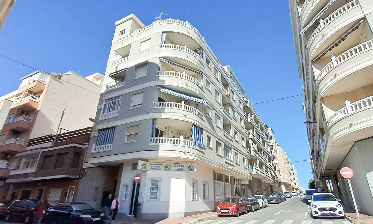 2-Bedroom Middle Floor Apartment in Playa Del Cura, Torre... - Image 20