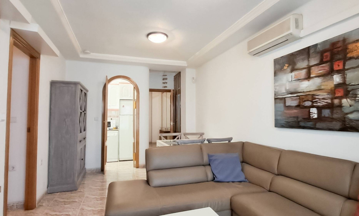 2-Bedroom Middle Floor Apartment in Playa Del Cura, Torre... - Image 9