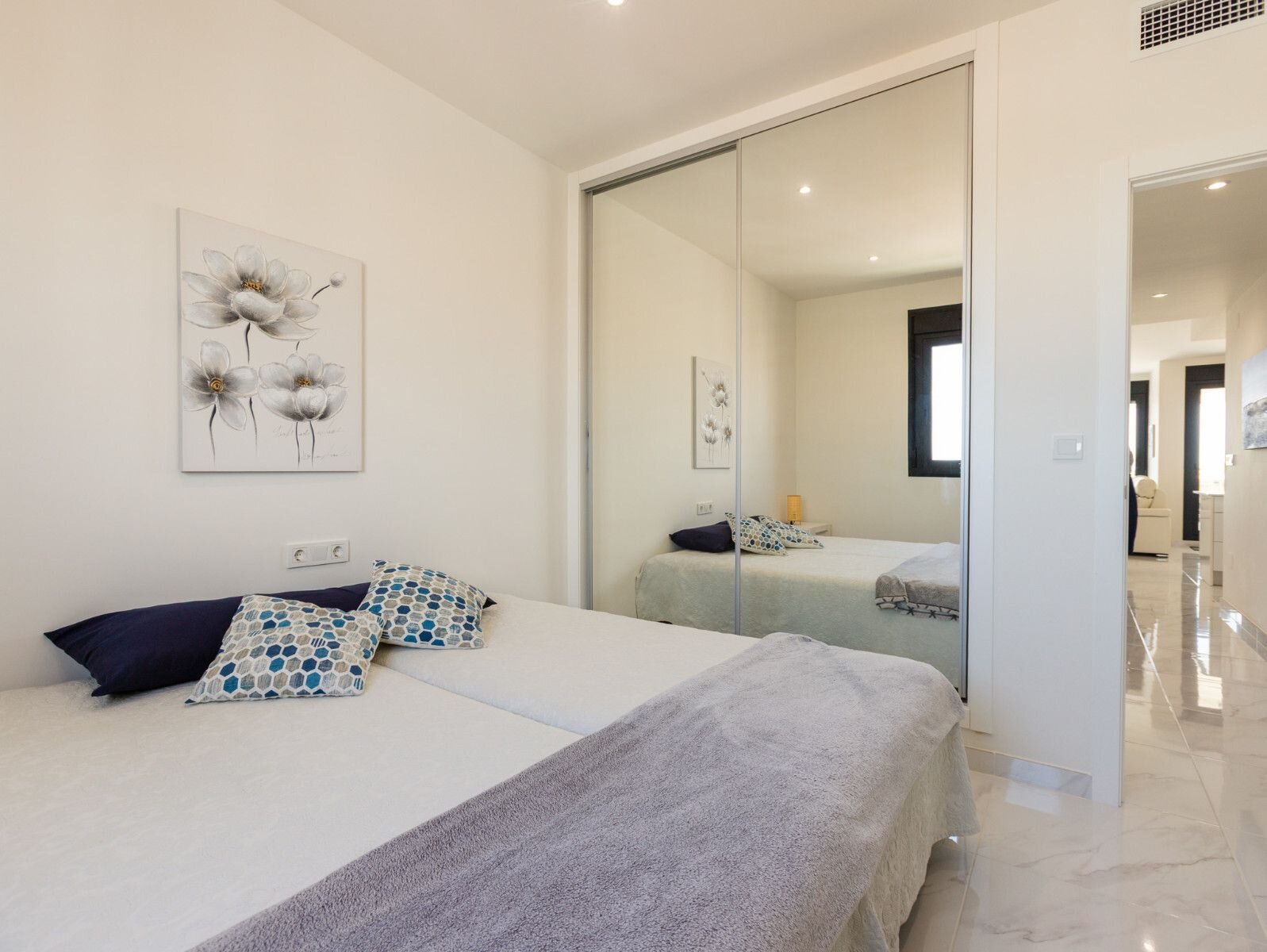 2-Bedroom Apartment in Las Filipinas, Orihuela Costa - Image 14