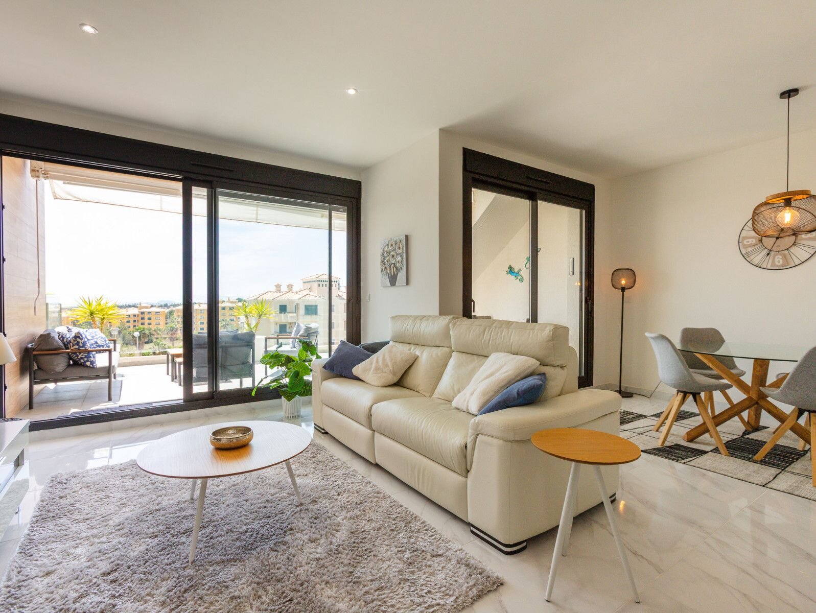 2-Bedroom Apartment in Las Filipinas, Orihuela Costa - Image 6