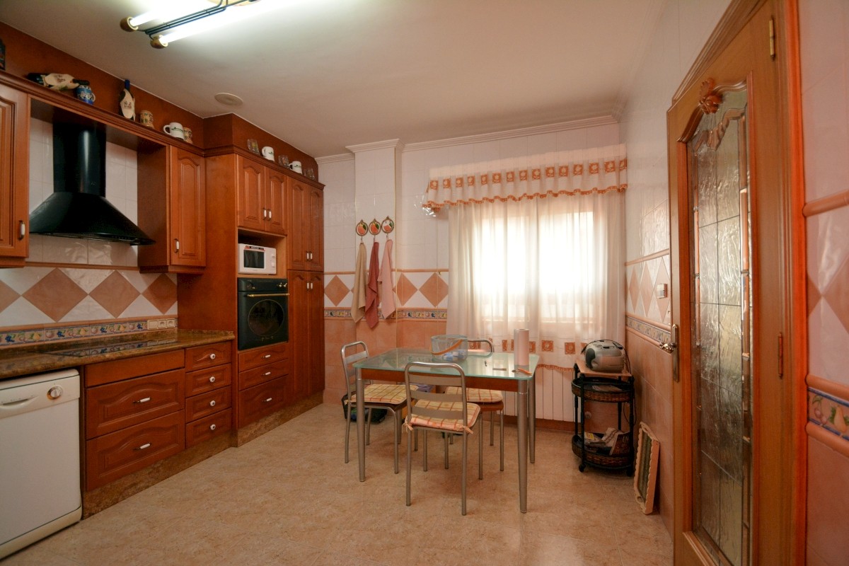 8-Bedroom Villa in Pueblo, Guardamar del Segura - Image 19