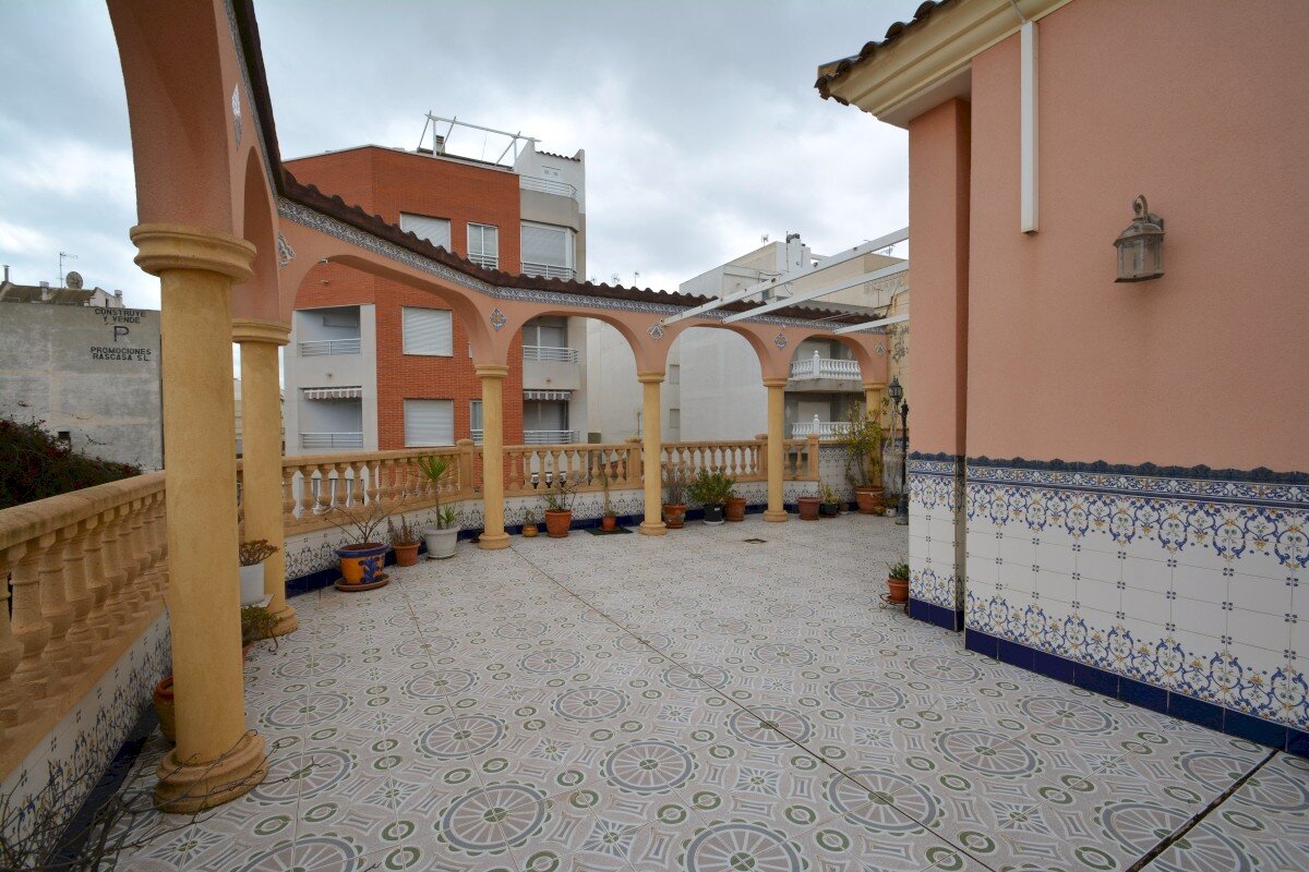8-Bedroom Villa in Pueblo, Guardamar del Segura - Image 2