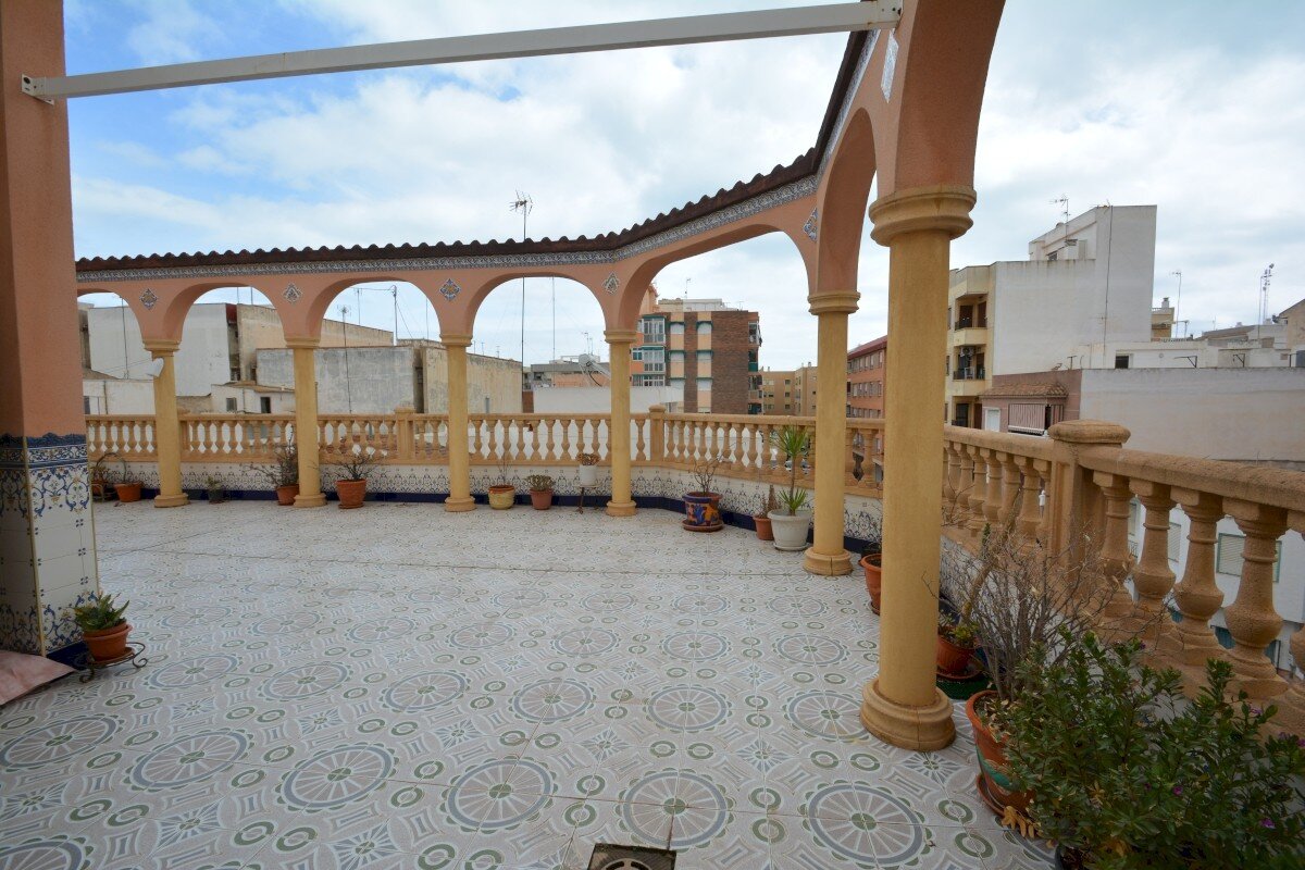 8-Bedroom Villa in Pueblo, Guardamar del Segura - Image 5