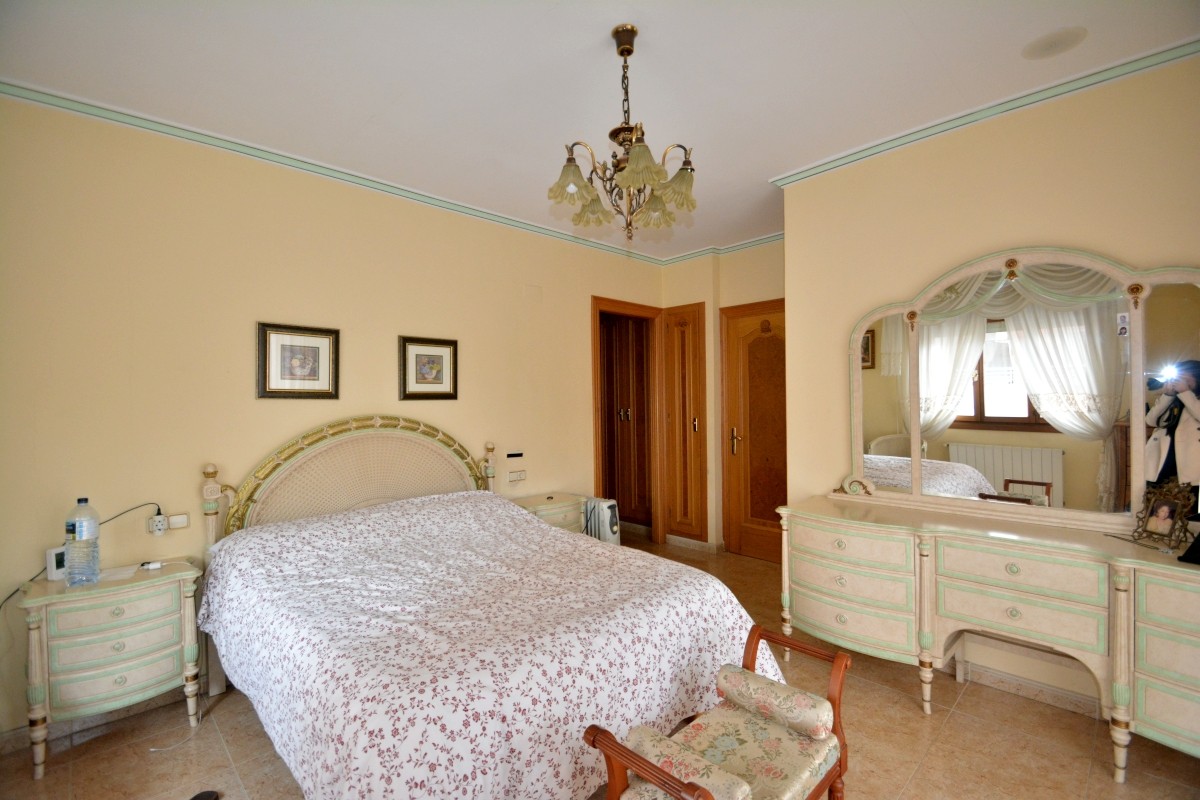 8-Bedroom Villa in Pueblo, Guardamar del Segura - Image 9