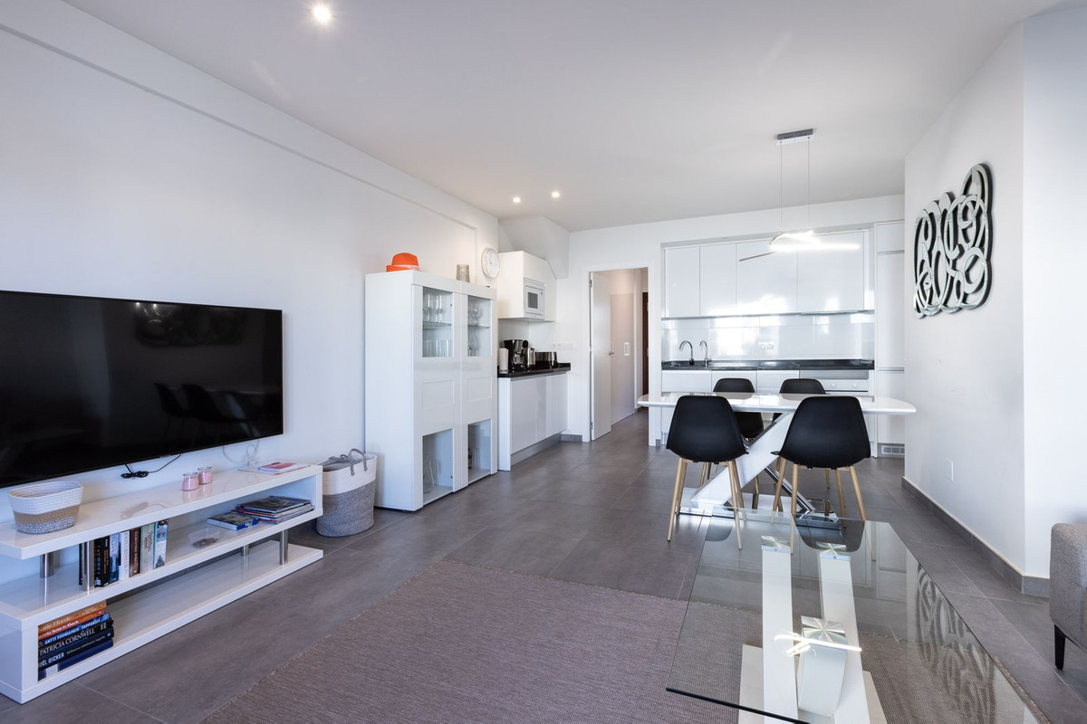 3-Bedroom Ground Floor Apartment in Aguas Nuevas, Torrevi... - Image 1