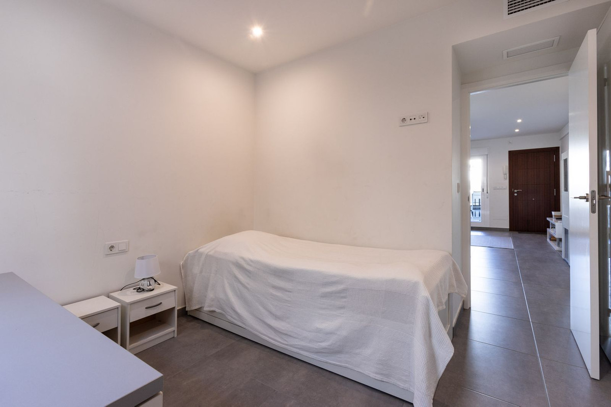 3-Bedroom Ground Floor Apartment in Aguas Nuevas, Torrevi... - Image 10