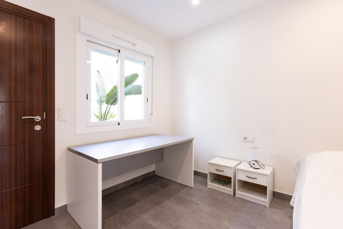 3-Bedroom Ground Floor Apartment in Aguas Nuevas, Torrevi... - Image 11