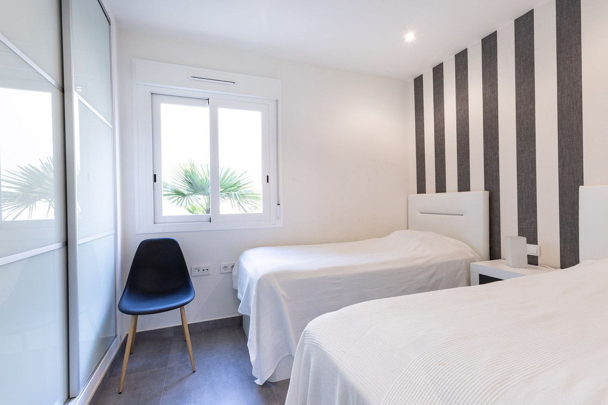 3-Bedroom Ground Floor Apartment in Aguas Nuevas, Torrevi... - Image 12