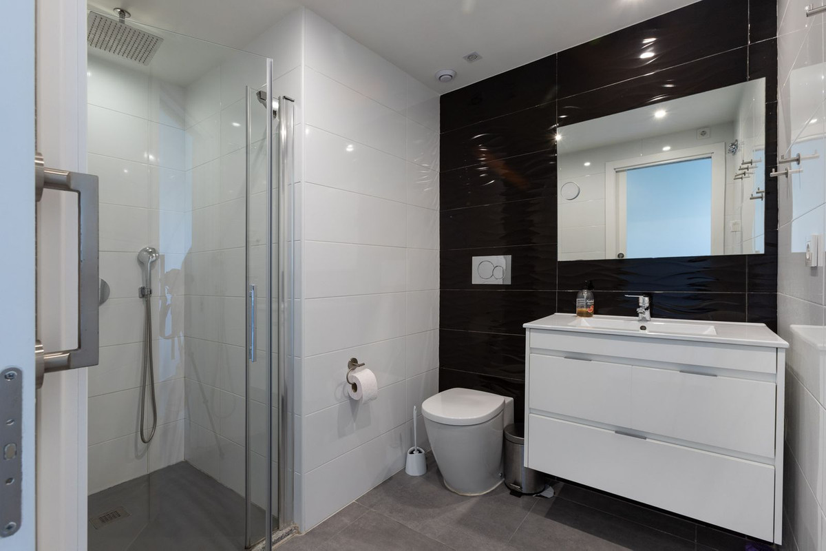 3-Bedroom Ground Floor Apartment in Aguas Nuevas, Torrevi... - Image 16