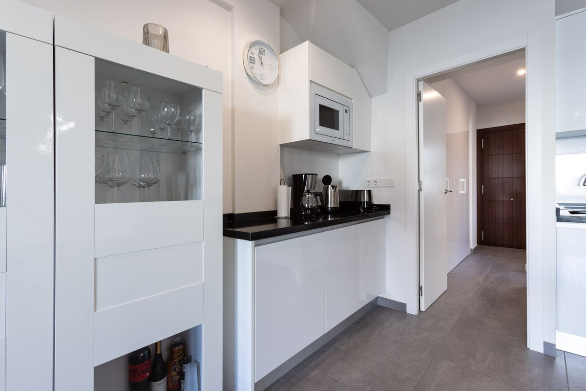 3-Bedroom Ground Floor Apartment in Aguas Nuevas, Torrevi... - Image 7