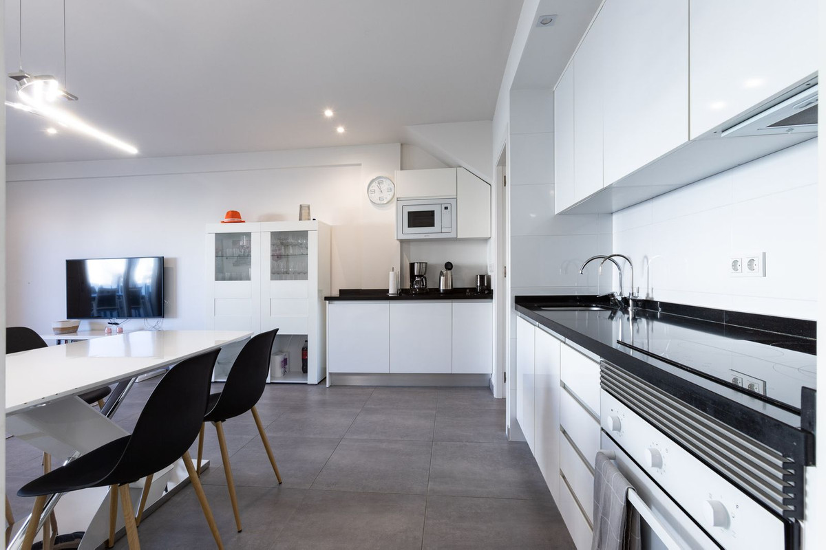 3-Bedroom Ground Floor Apartment in Aguas Nuevas, Torrevi... - Image 9