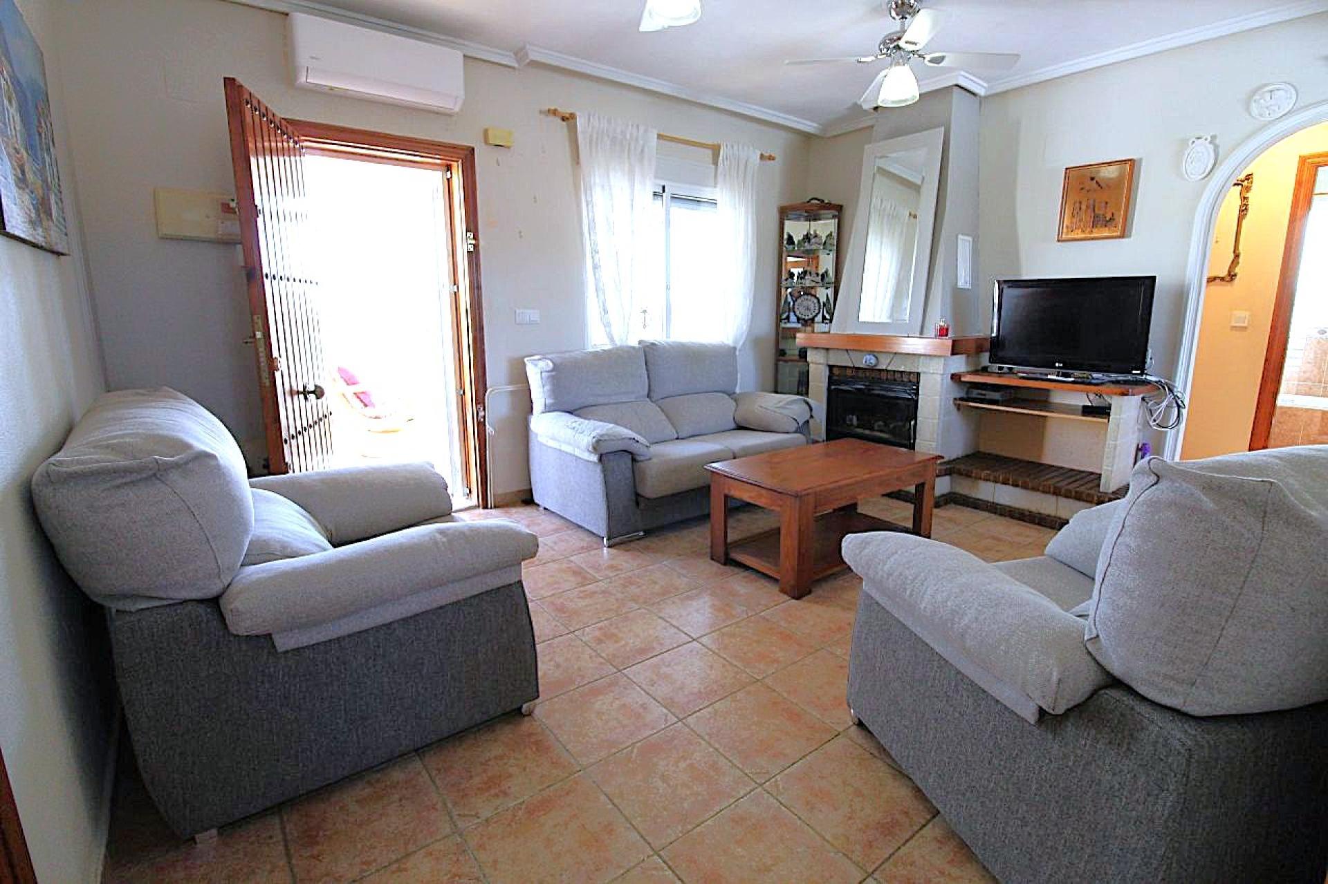 Villa in San Miguel de Salinas - Image 9
