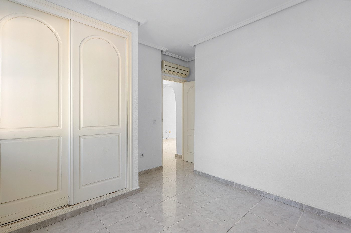 4-Bedroom Villa in Rojales - Image 25