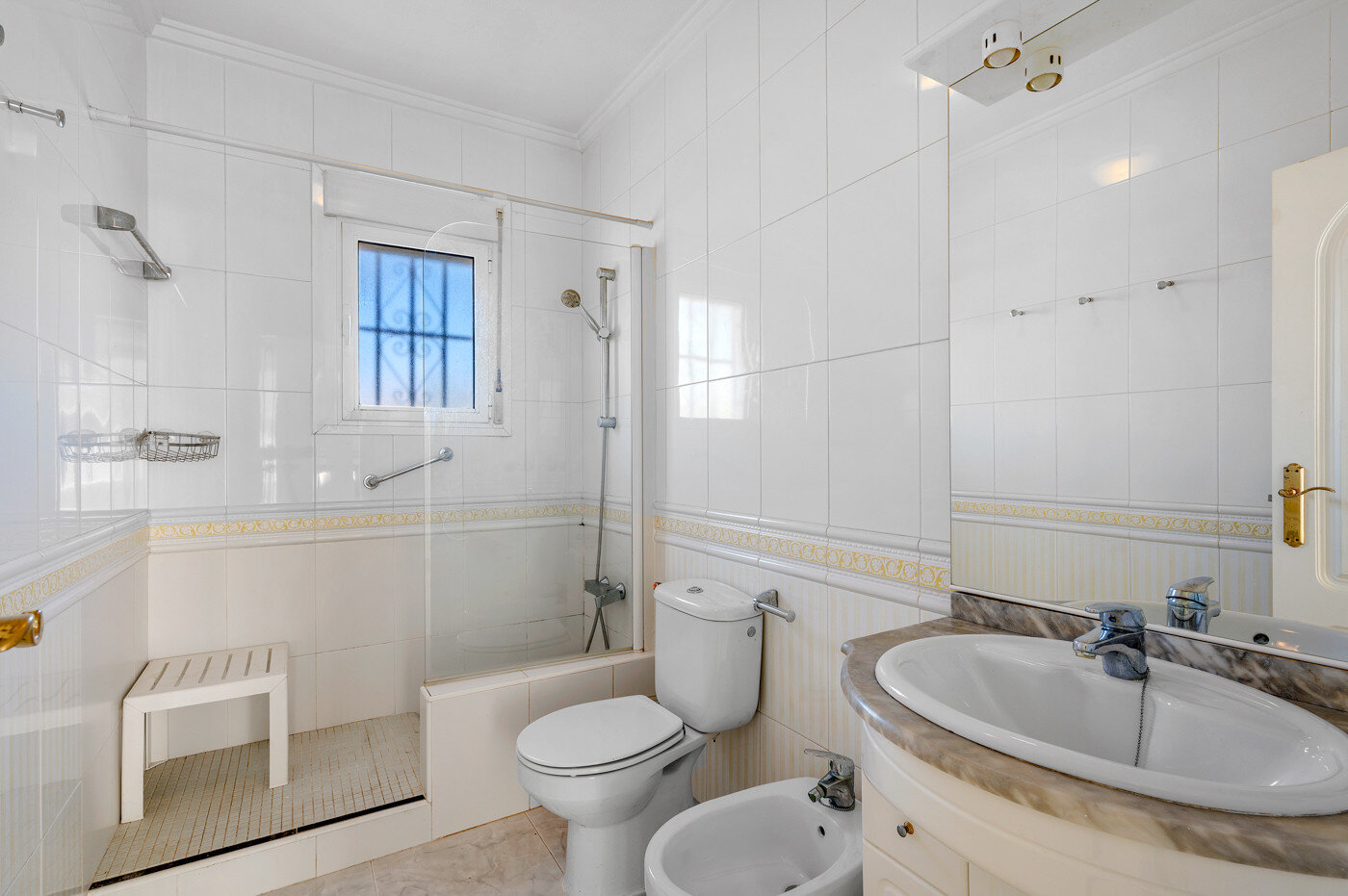 4-Bedroom Villa in Rojales - Image 35