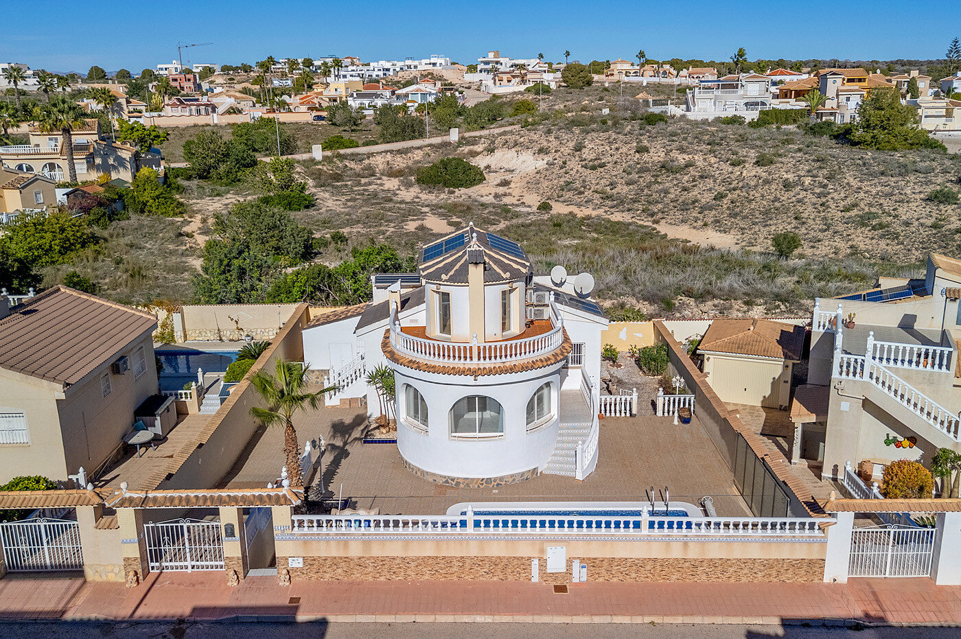 4-Bedroom Villa in Rojales - Image 47