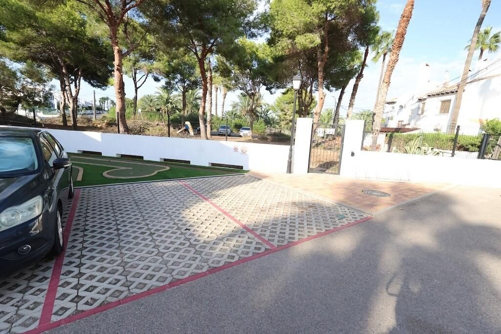 2-Bedroom Apartment in Villamartín-las Filipinas, Orihuela Costa - Image 23
