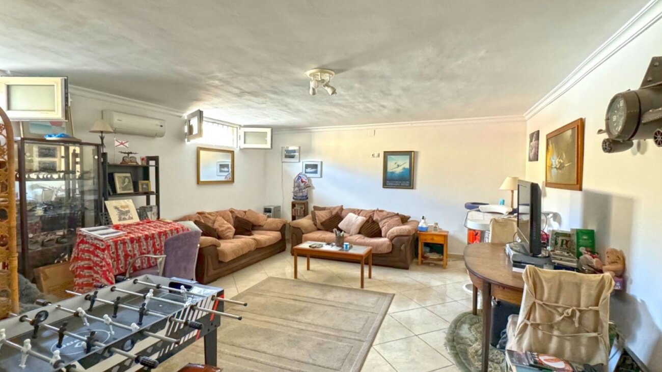 6-Bedroom Villa in Centro, Torrevieja - Image 34