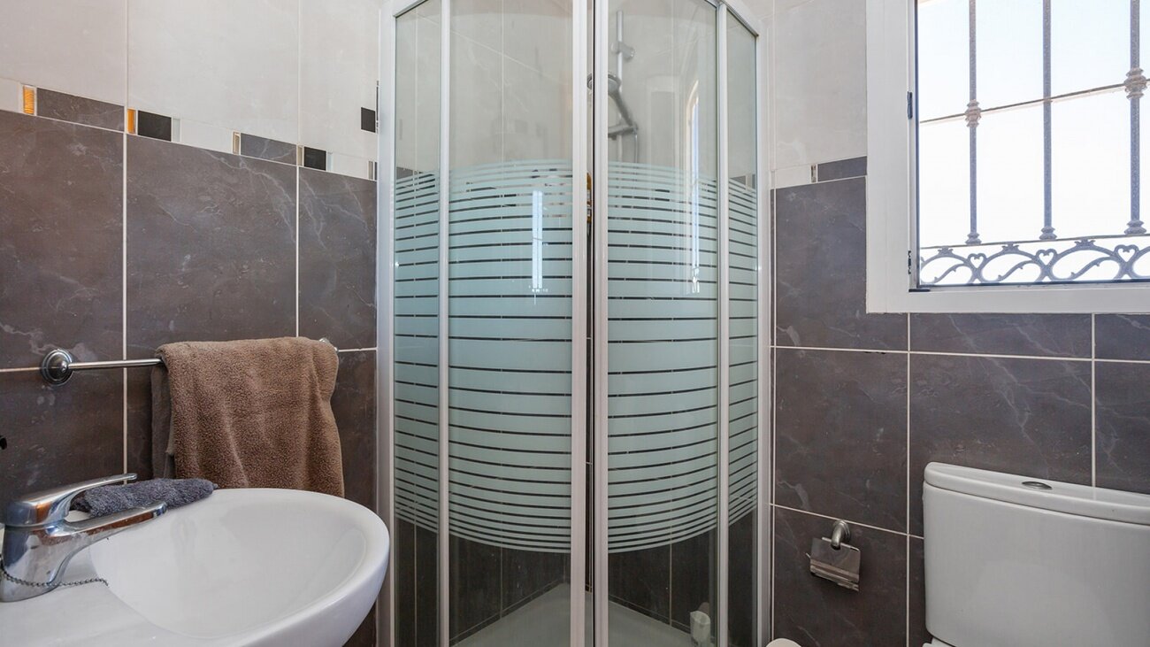 6-Bedroom Villa in Centro, Torrevieja - Image 44