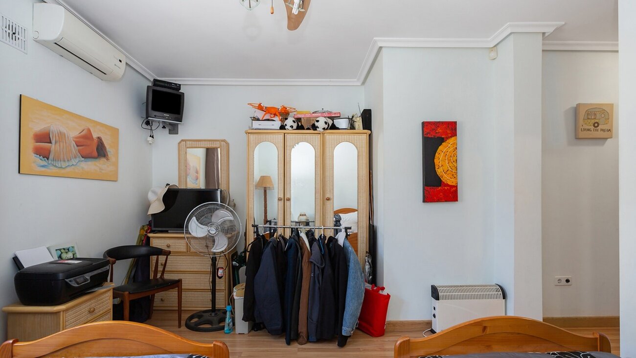 6-Bedroom Villa in Centro, Torrevieja - Image 46