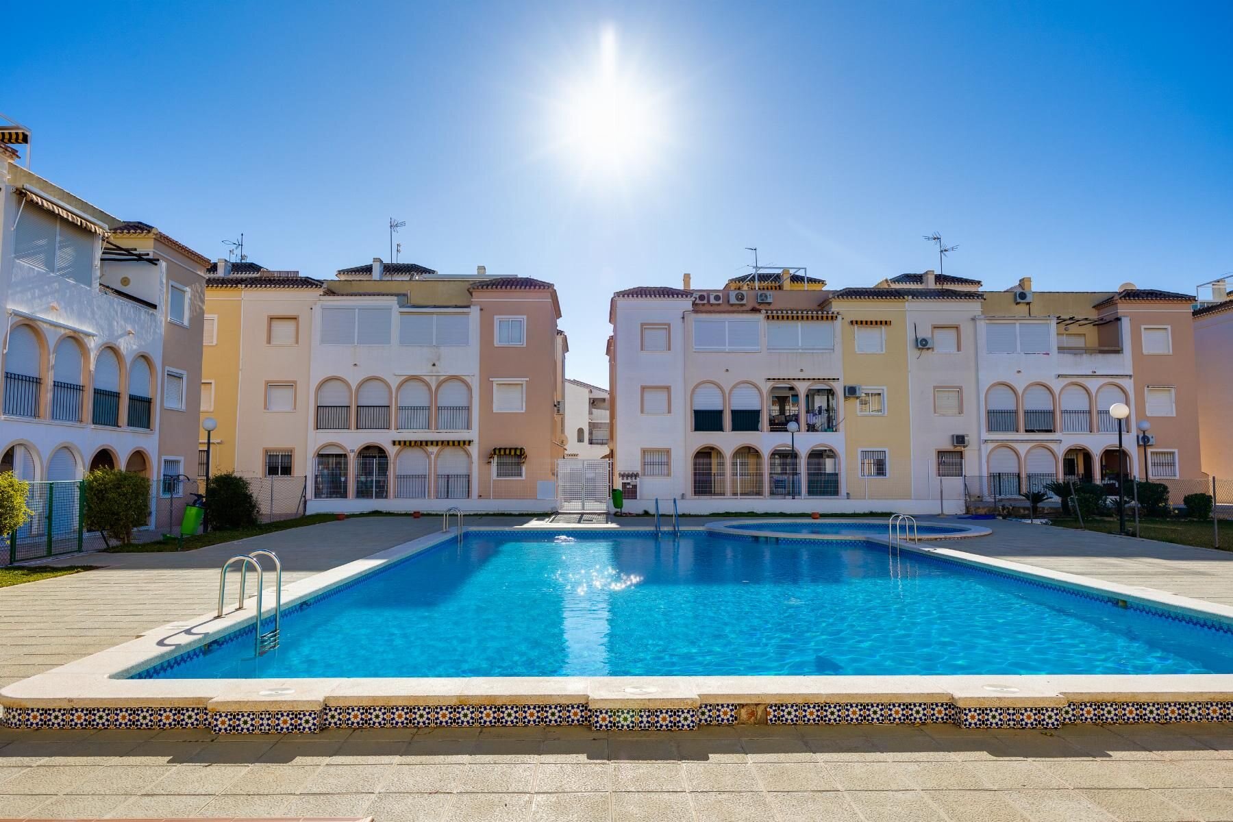2-Bedroom Bungalow in El Acequión - Los Náufragos, Torrevieja - Image 1