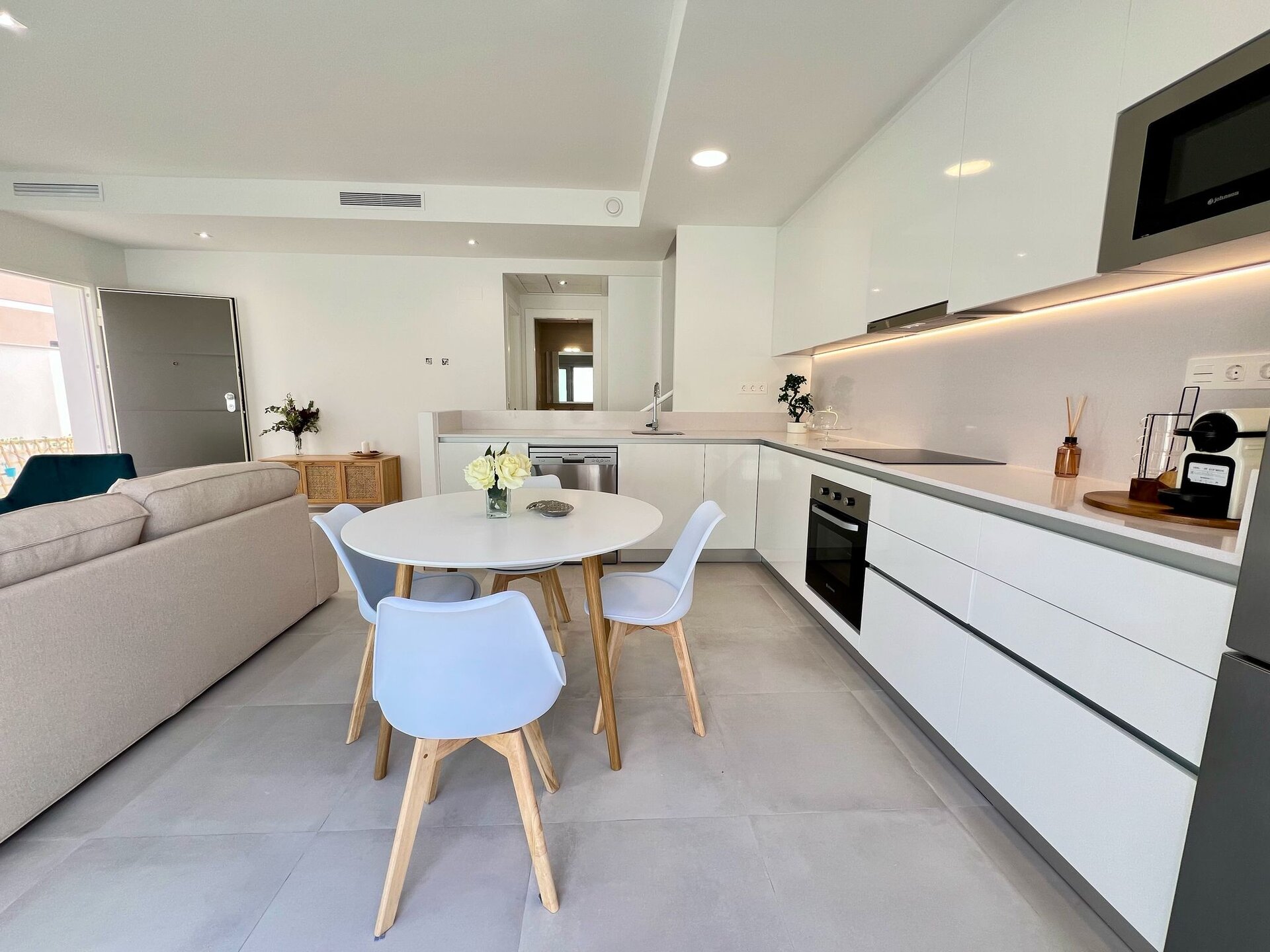 Herenhuis met 3 Slaapkamers in Orihuela Costa - Image 10