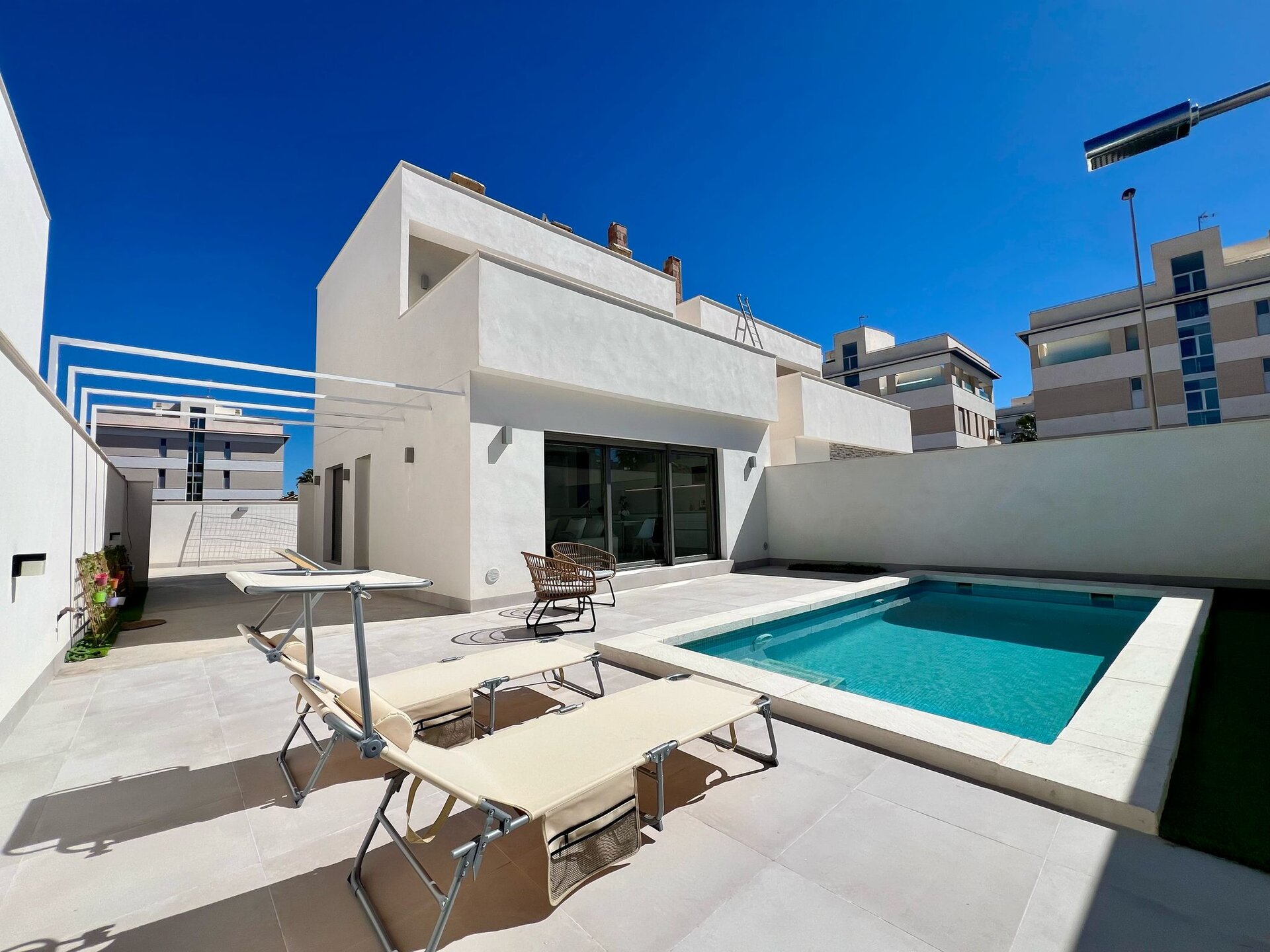 Herenhuis met 3 Slaapkamers in Orihuela Costa - Image 15