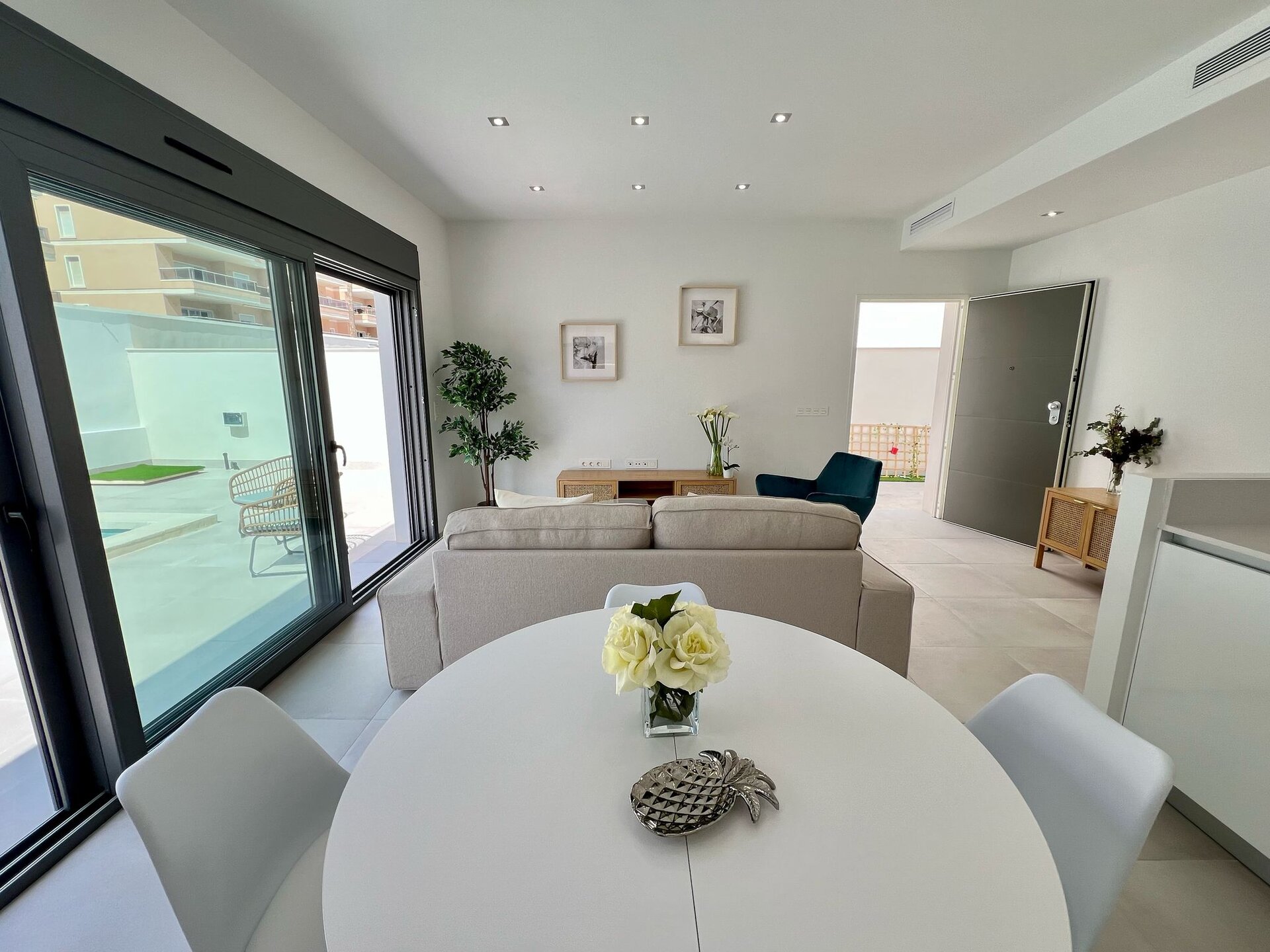 Herenhuis met 3 Slaapkamers in Orihuela Costa - Image 9