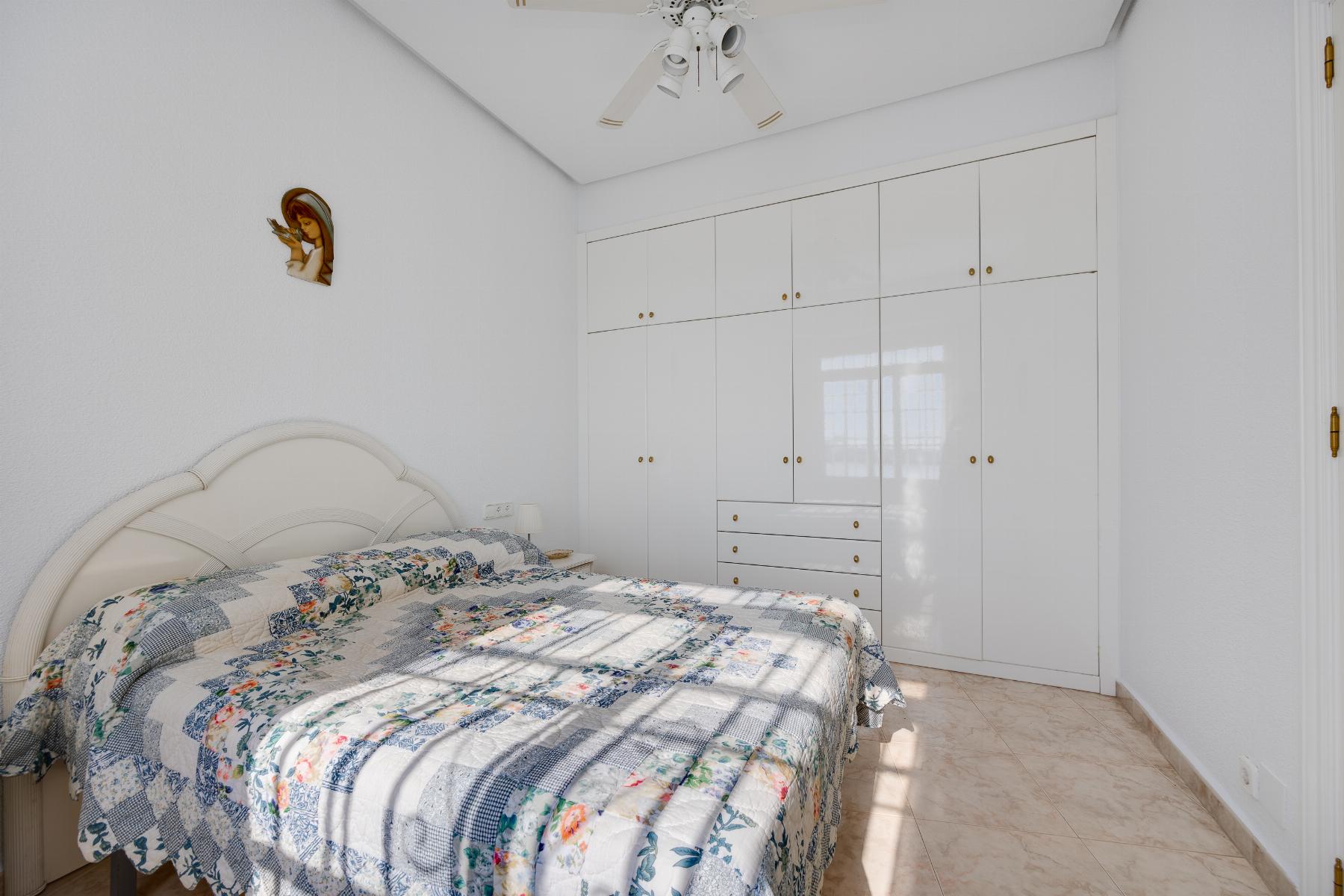 Apartamento de 4 Dormitorios en, Torrevieja - Image 20