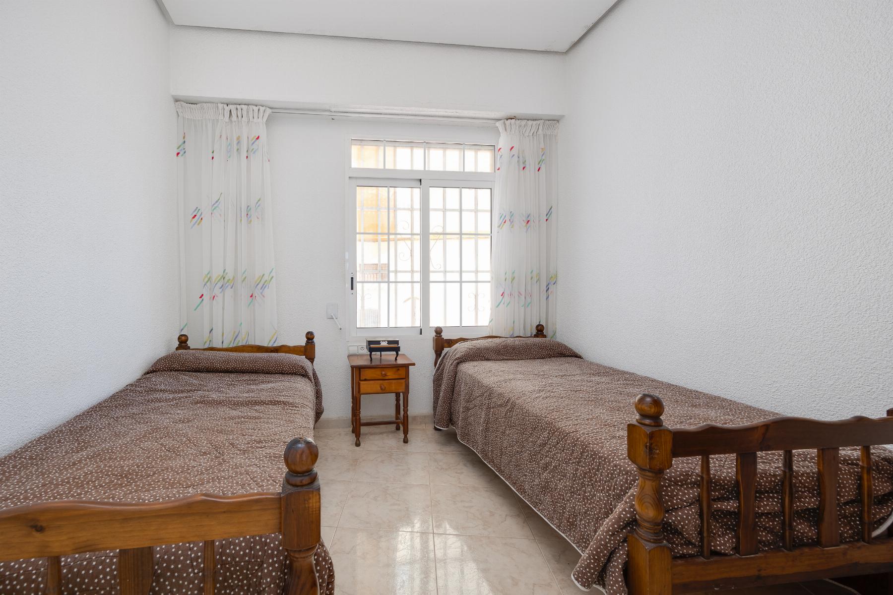 Apartamento de 4 Dormitorios en, Torrevieja - Image 23
