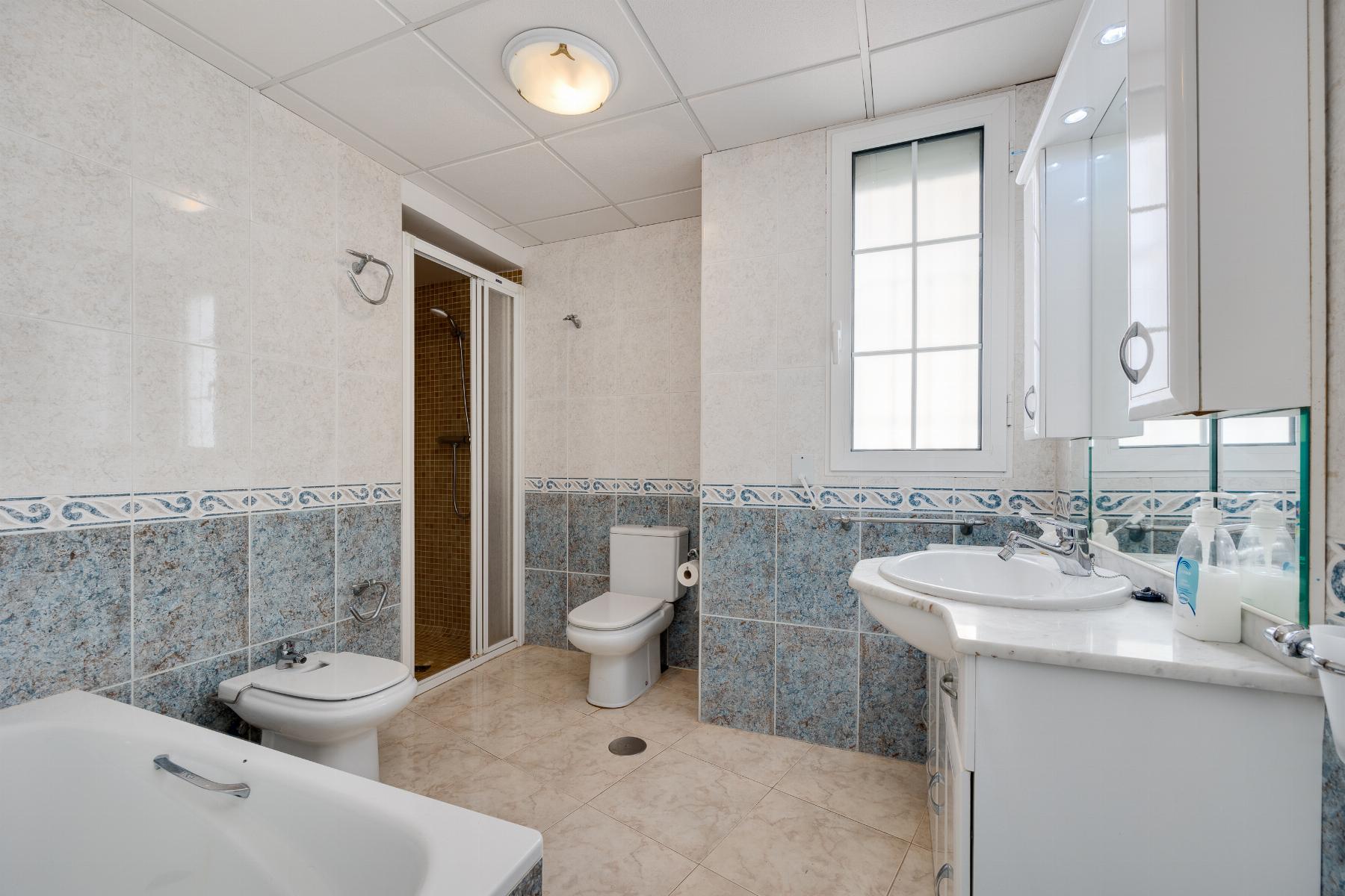 Apartamento de 4 Dormitorios en, Torrevieja - Image 26