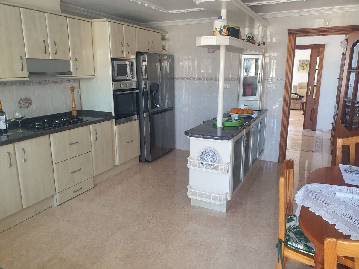 4-Bedroom Detached House in Algorfa | Sunny Casas - Cost... - Image 10