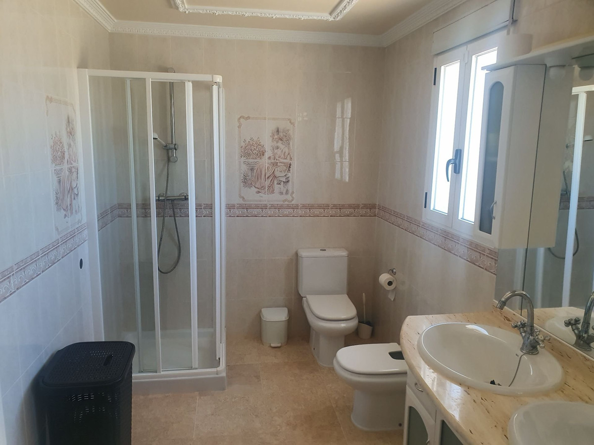 4-Bedroom Detached House in Algorfa | Sunny Casas - Cost... - Image 16