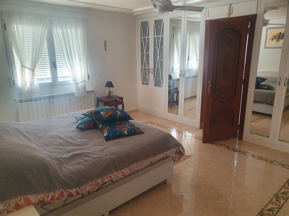 4-Bedroom Detached House in Algorfa | Sunny Casas - Cost... - Image 18