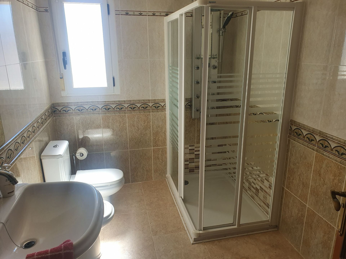 4-Bedroom Detached House in Algorfa | Sunny Casas - Cost... - Image 19