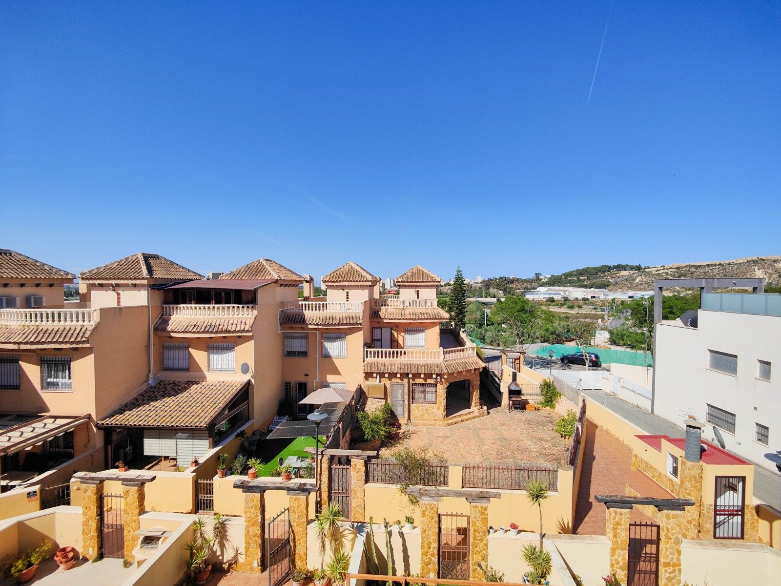 4-Bedroom House in El Edén - Los Estaños, Guardamar del Segura - Image 49