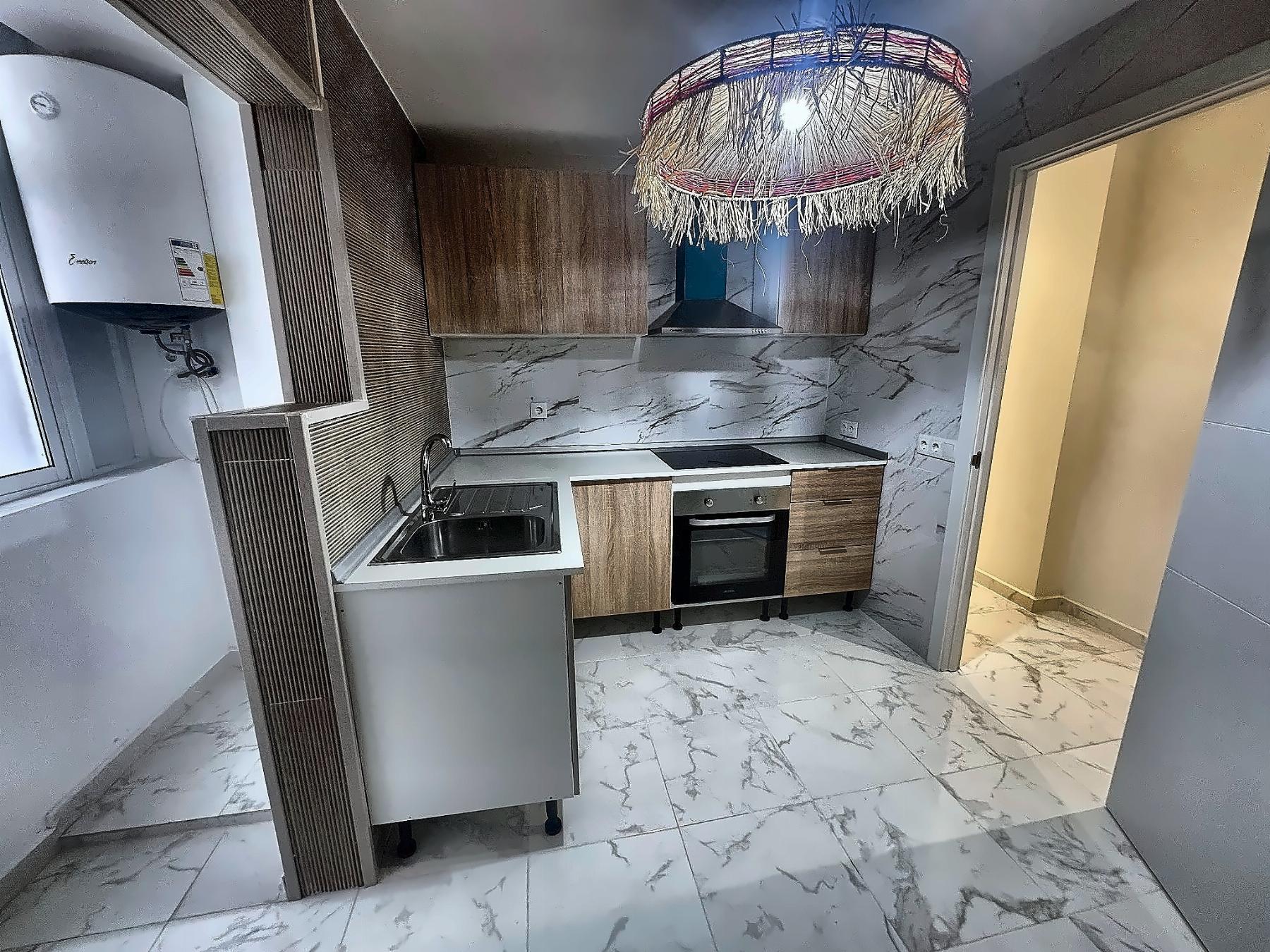 3-Bedroom Apartment in Torrevieja, Torrevieja - Image 2