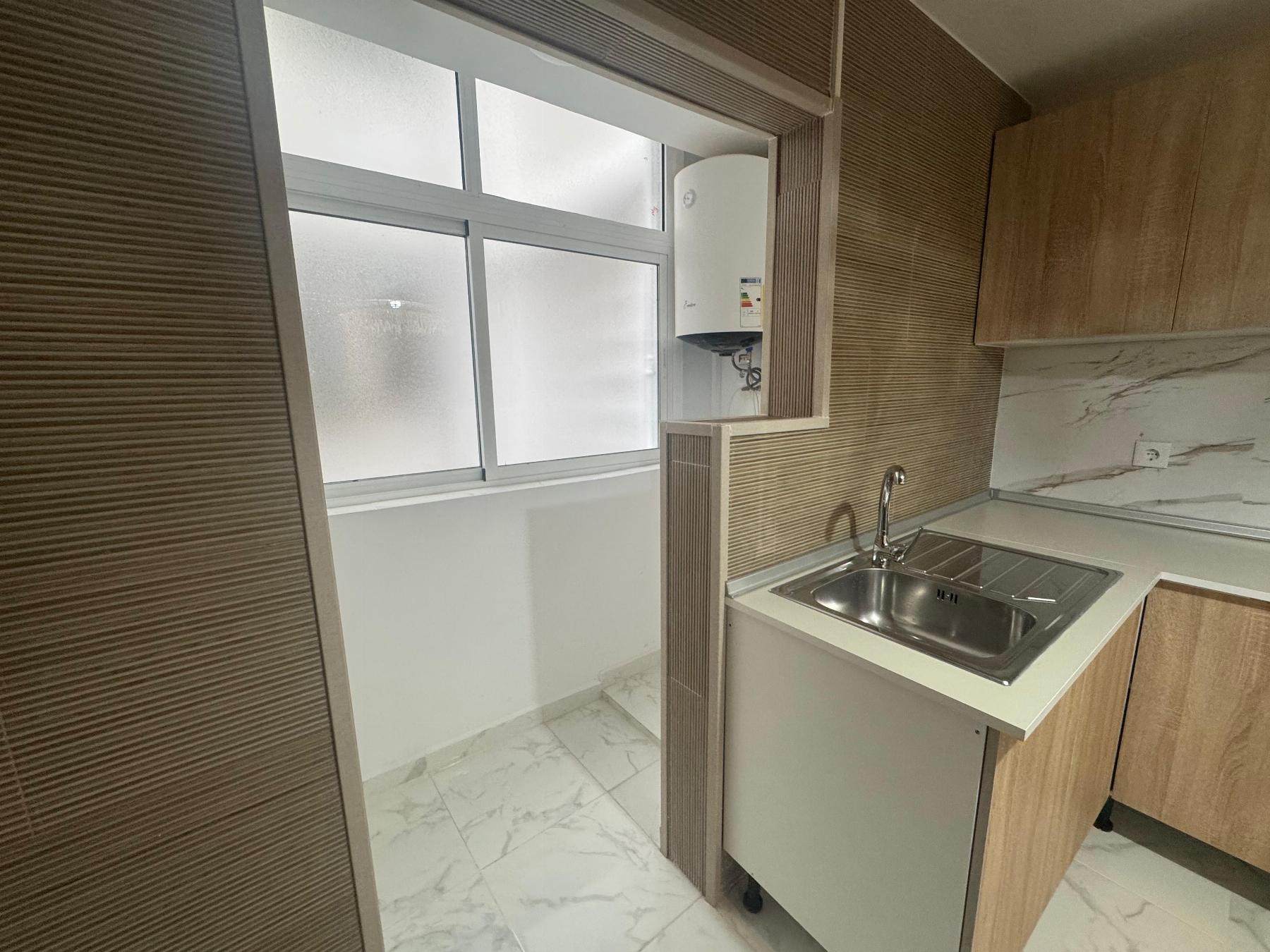 3-Bedroom Apartment in Torrevieja, Torrevieja - Image 8