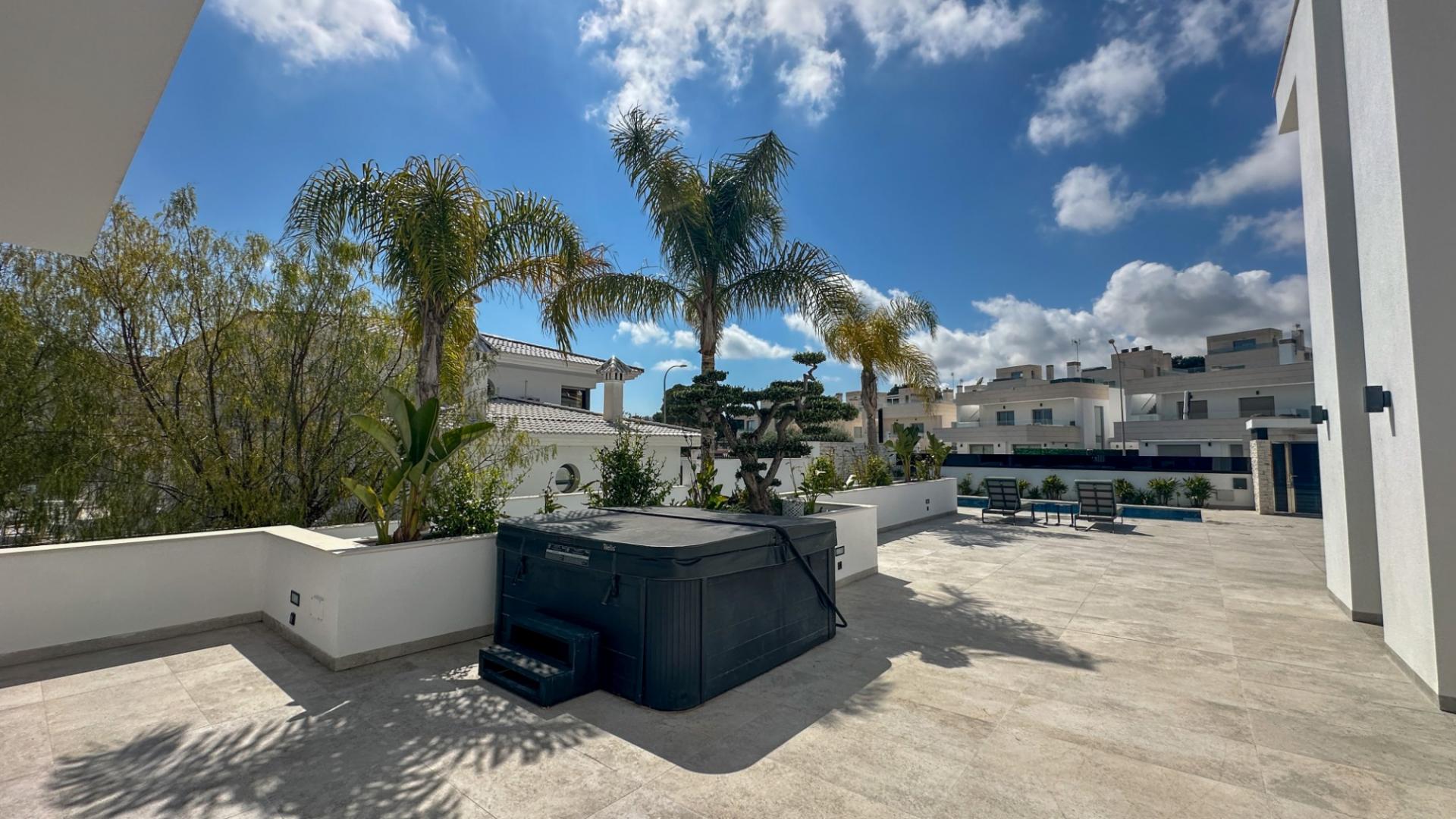 4-Bedroom Villa in Villamartin, Orihuela Costa - Image 11