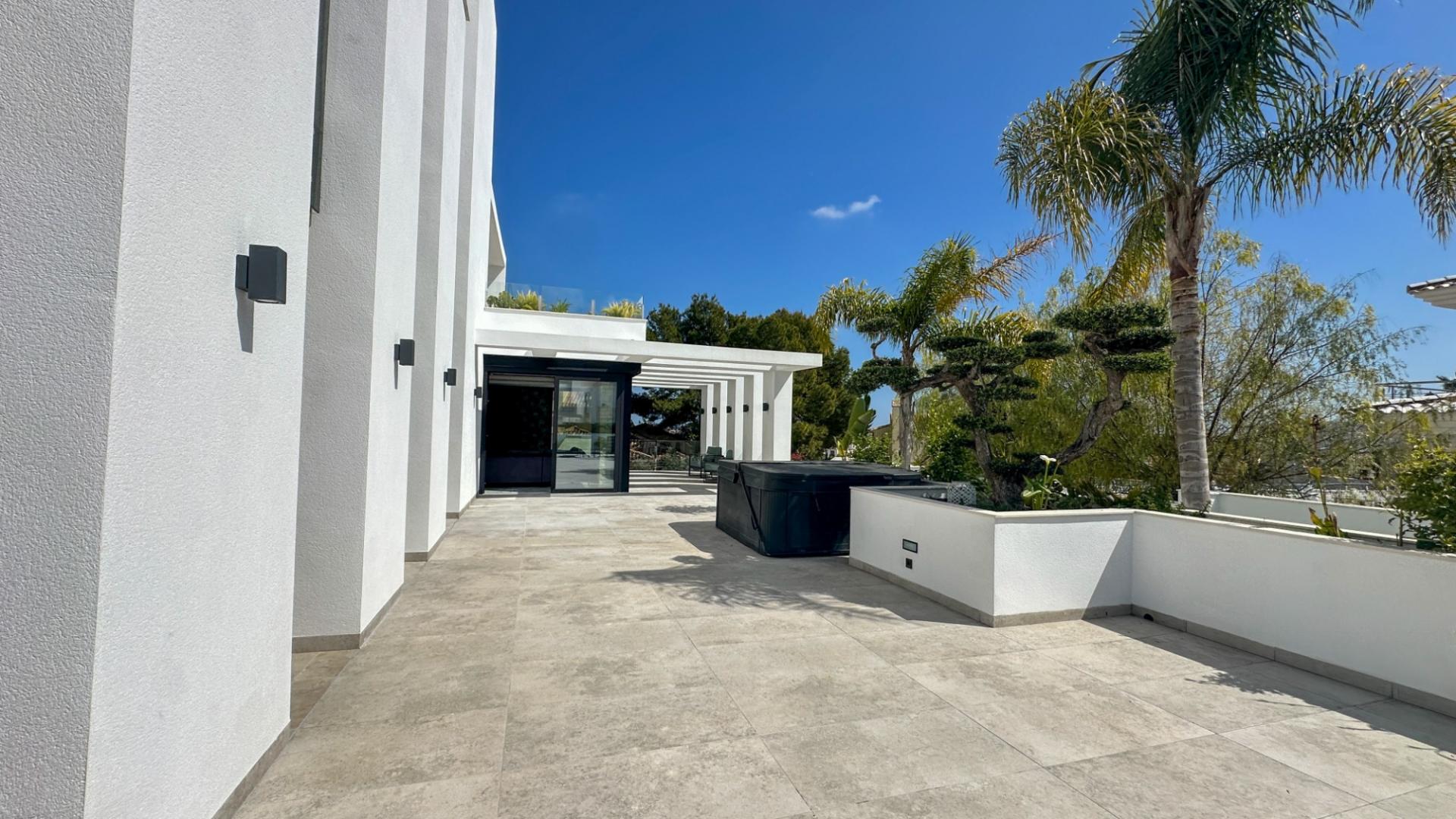 4-Bedroom Villa in Villamartin, Orihuela Costa - Image 12