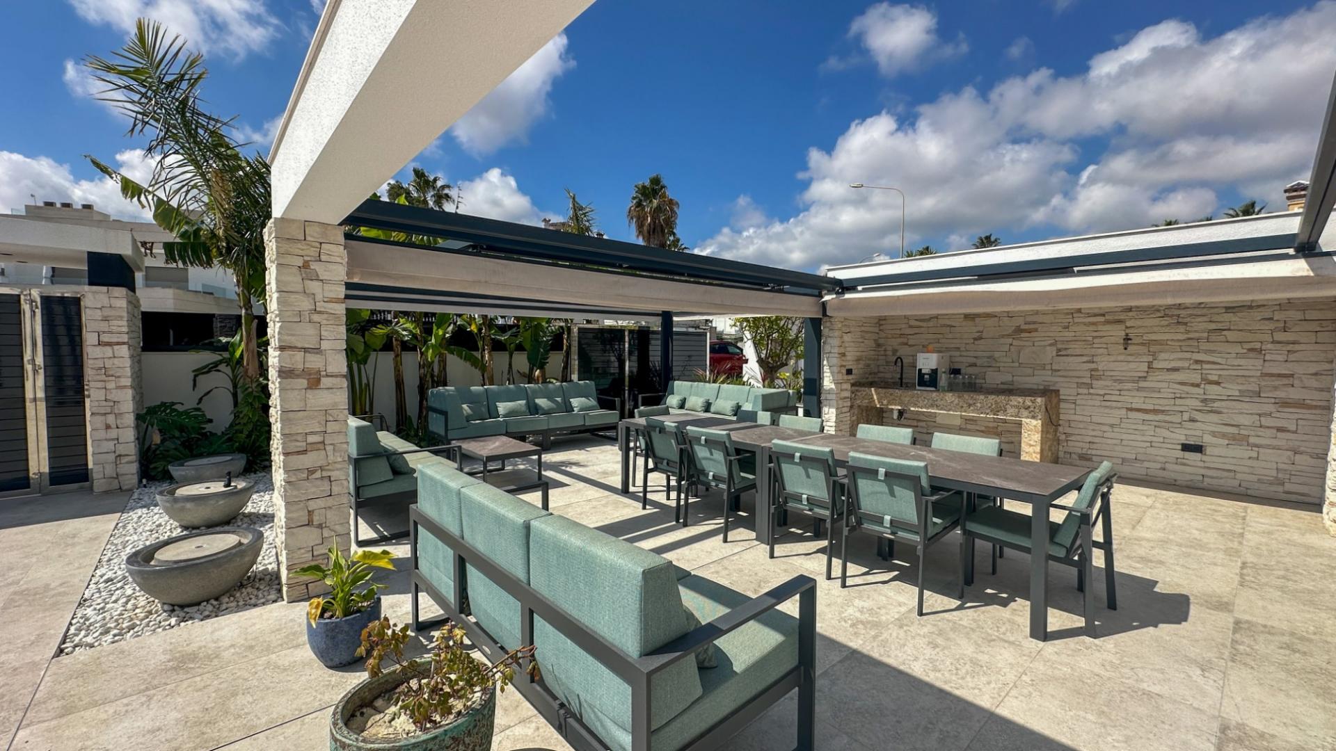 4-Bedroom Villa in Villamartin, Orihuela Costa - Image 13