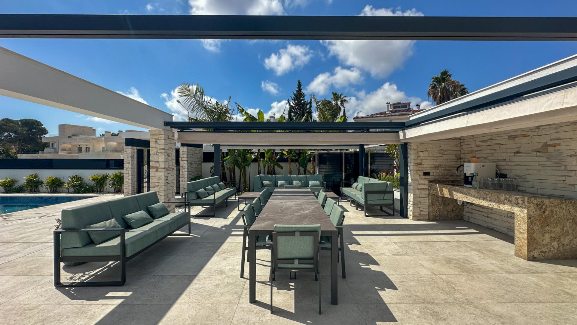 4-Bedroom Villa in Villamartin, Orihuela Costa - Image 14