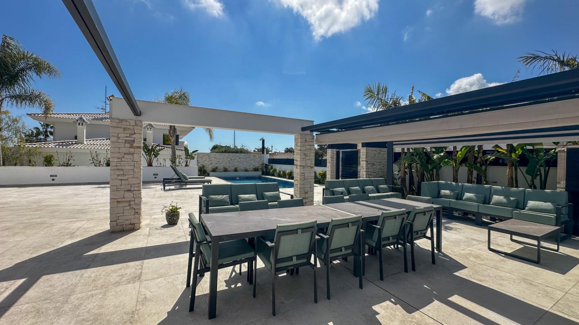 4-Bedroom Villa in Villamartin, Orihuela Costa - Image 15