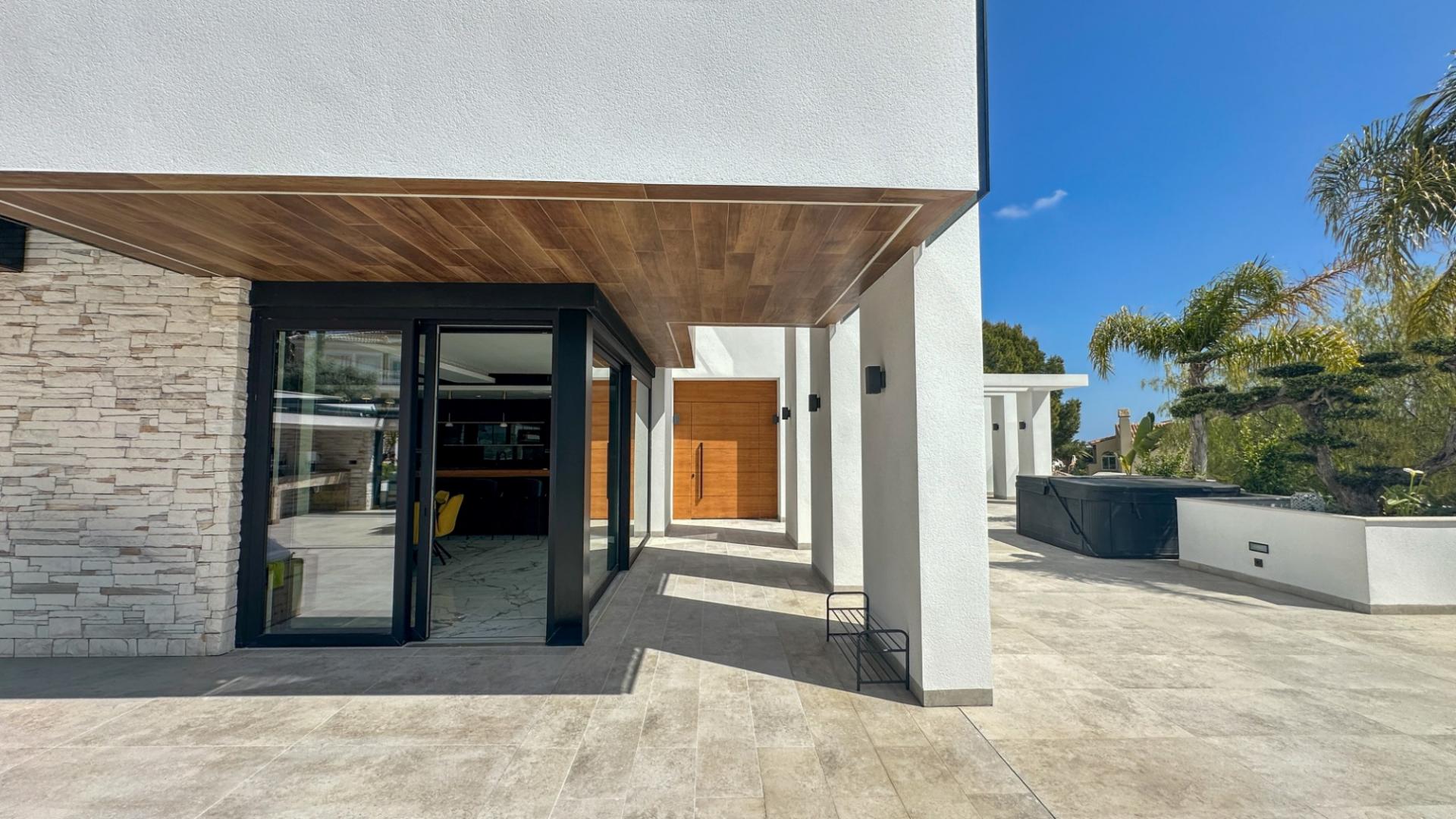 4-Bedroom Villa in Villamartin, Orihuela Costa - Image 16