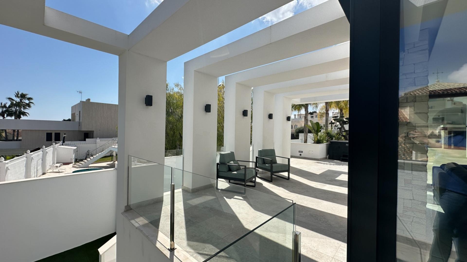 4-Bedroom Villa in Villamartin, Orihuela Costa - Image 26